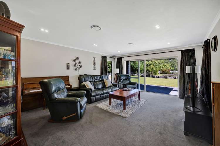 1 Elizabeth Grove Stratford_14