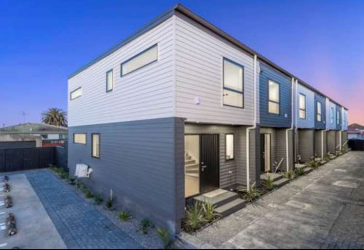 2/1 Cape Road_1