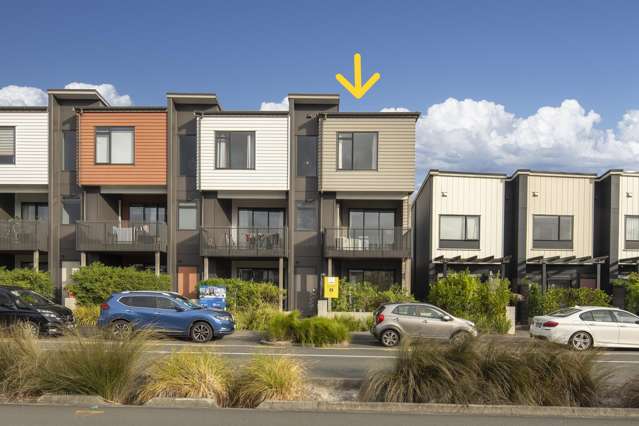 Stylish End-Unit Living at Hobsonville Point