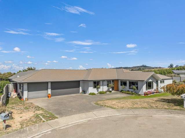 Beautiful Family Lifestyle on Chelsea Rise!