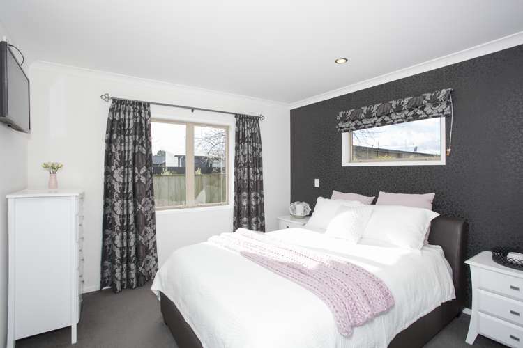 19 Meridian Grove Kelvin Grove_11