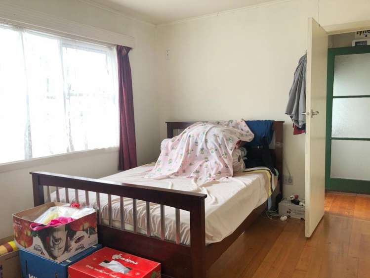 26 Netherlands Avenue Kelston_12