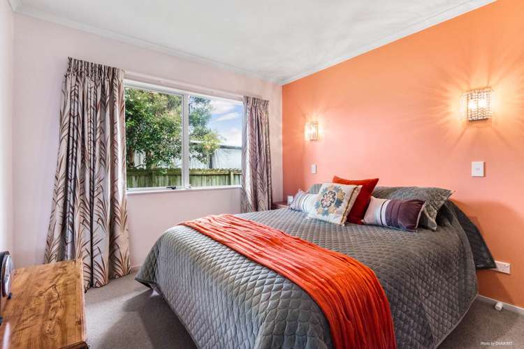 32 Ronald Avenue Glenbrook_11