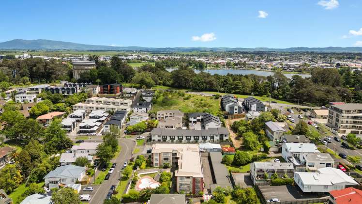 2/10 Hunter Street Hamilton Central_11