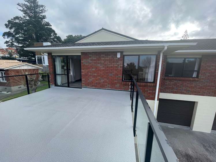 2/11 Glenfern Road Mellons Bay_5