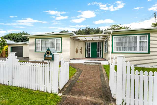 33 Peel Place Wainuiomata_1