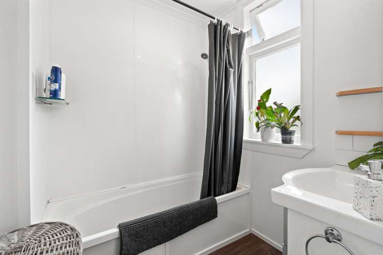 232 High Street South Carterton_8