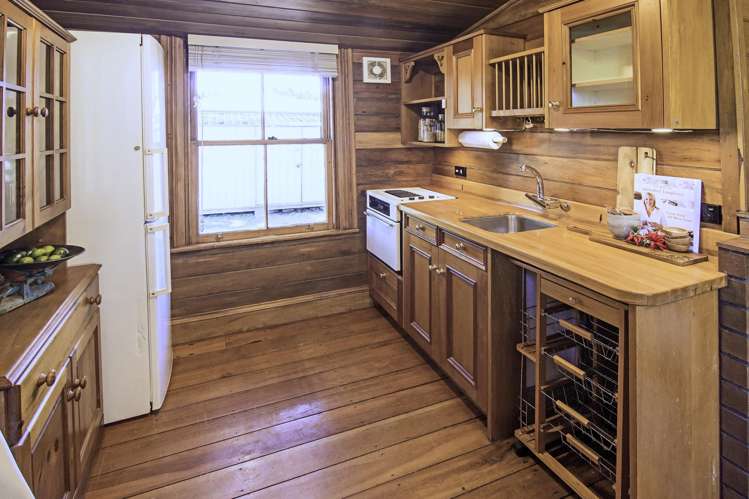 16 Hilton Road Carterton_5