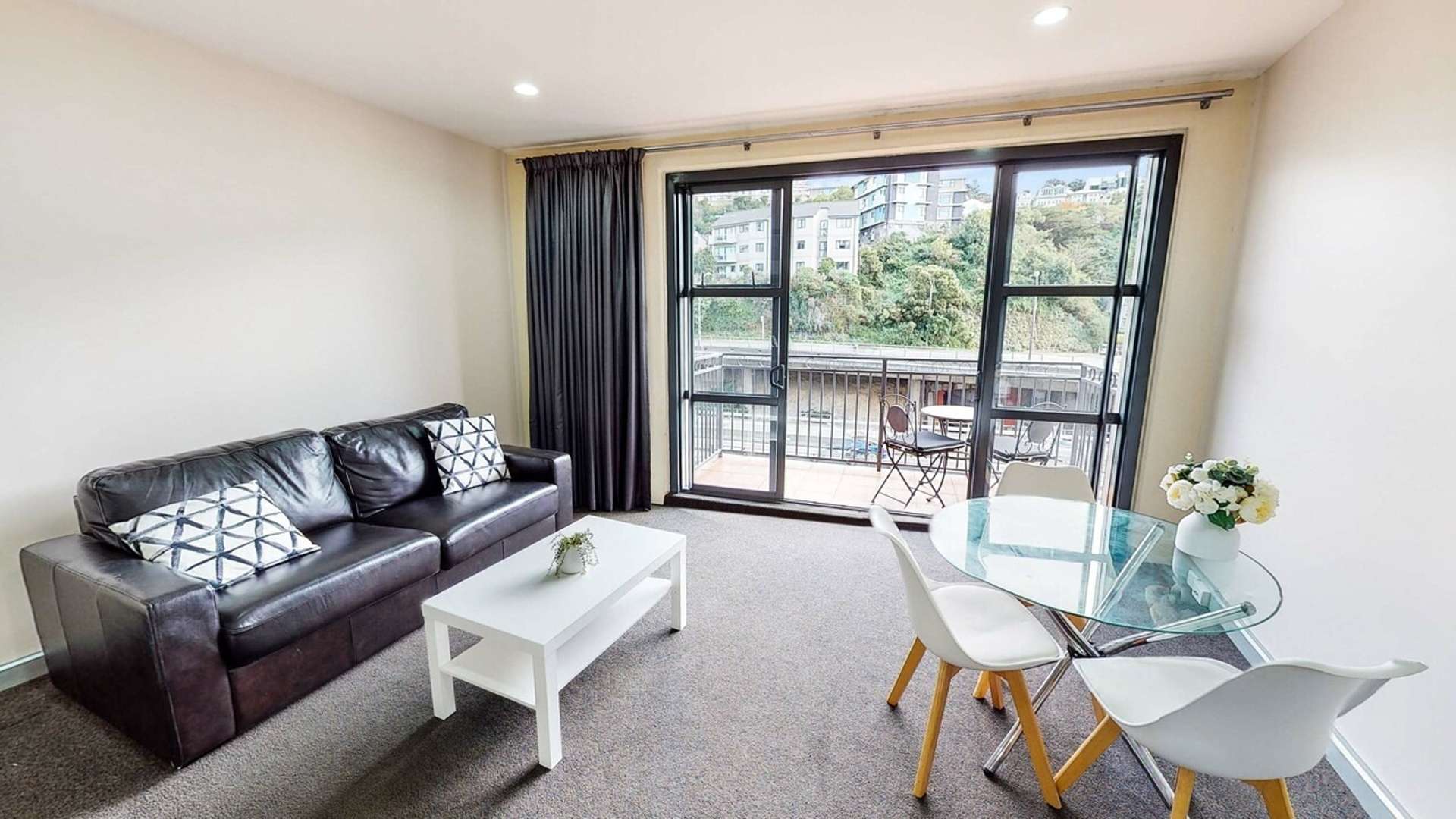 4R/154 The Terrace 1372_0