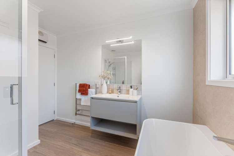 2 Lawry Lane Feilding_11