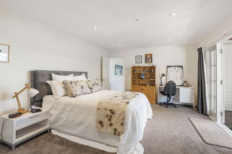 13b Summit Drive Mount Albert_17