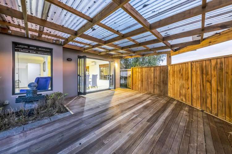 318 Hill Road The Gardens_16