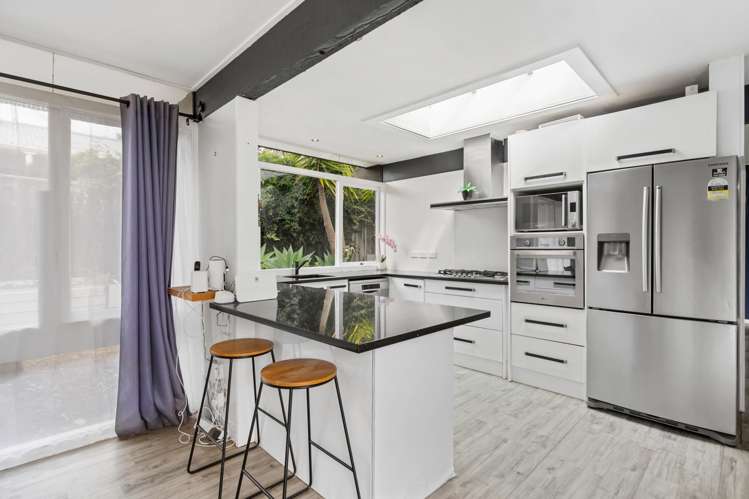 21 Lawrence Cresent_4