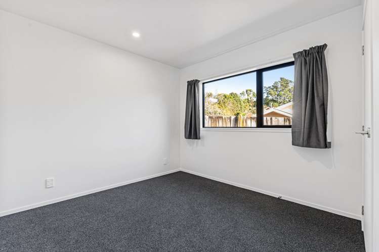 Units 1 and 2/10A Awanui Street Merrilands_17