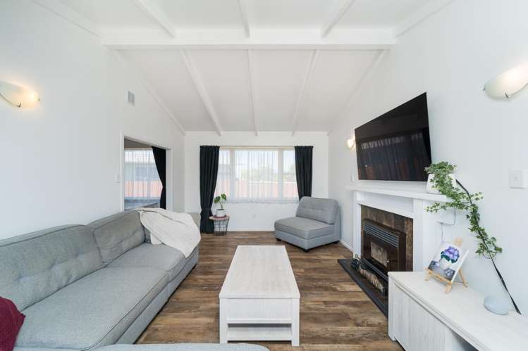 61 Lockhart Avenue Milson_6