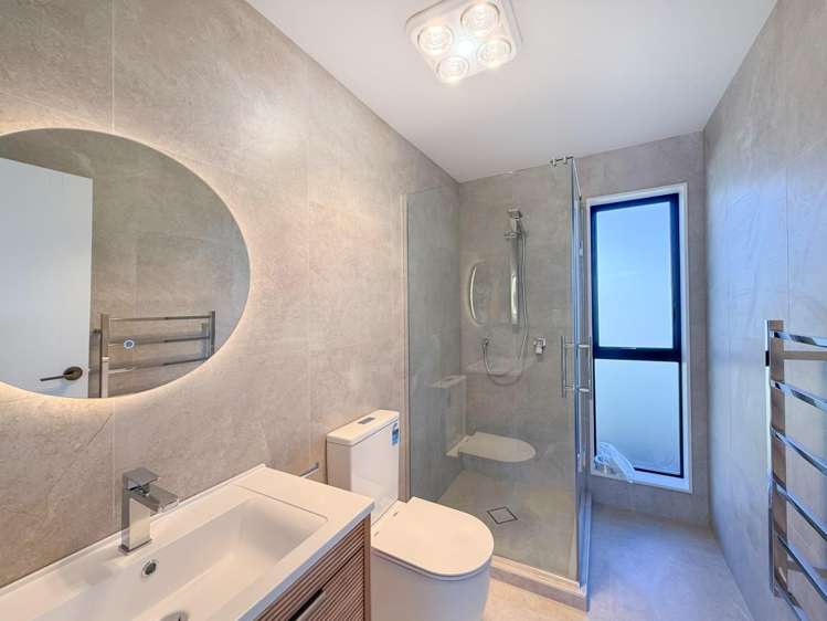 6/7 Peverill Crescent 10695_10
