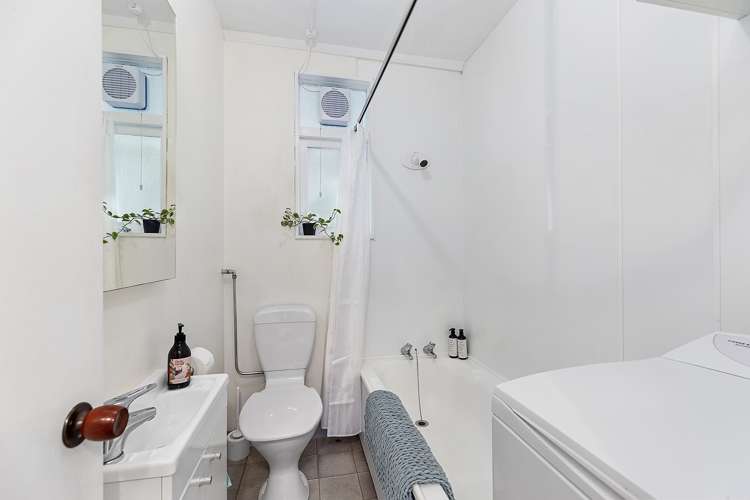 8/46 Hiropi Street Newtown_11