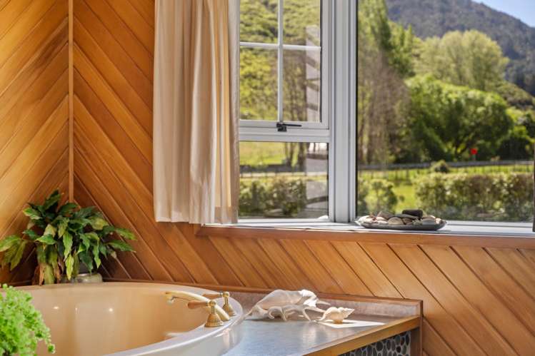 455 State Highway 1 Picton_18