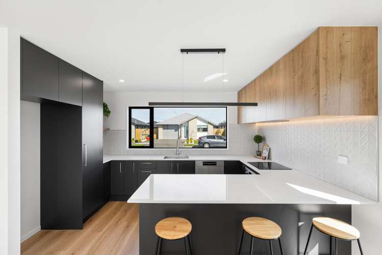 19 Harry Manship Crescent_4