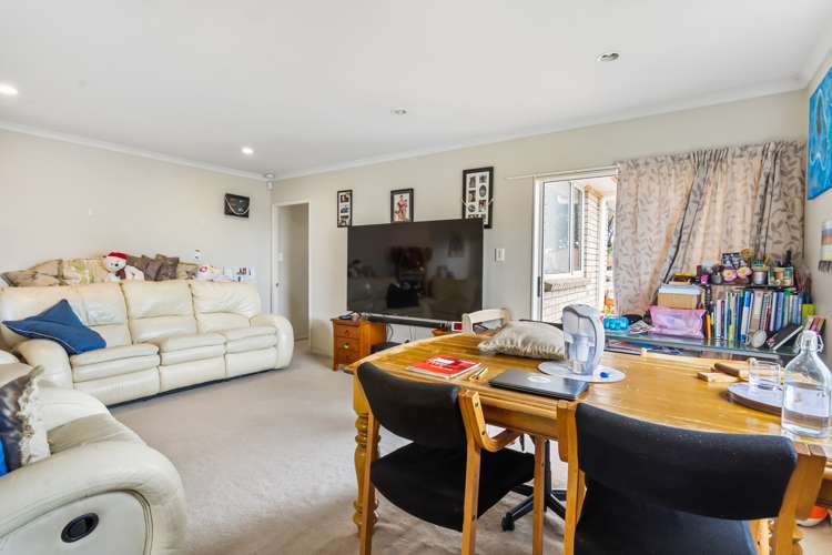 7 Nykki Place Papakura_32