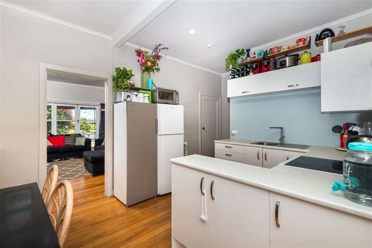 92a Lake Road Narrow Neck_13