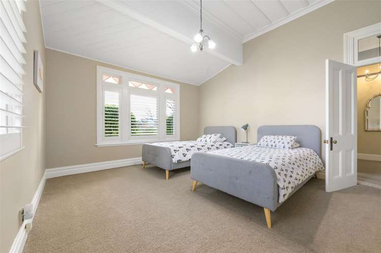 134 River Road Hamilton East_23