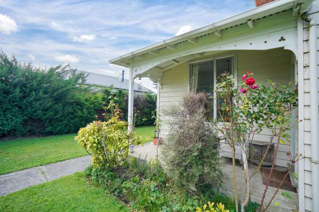 37 High Street East Nightcaps_1