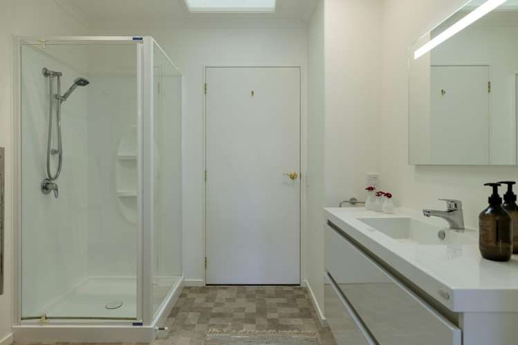 18 Lakeridge Close Rangatira Park_12