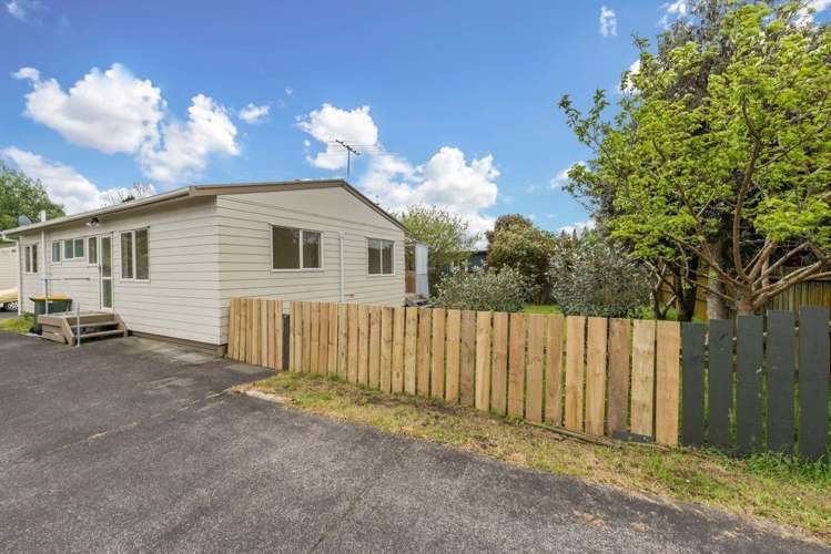 1/137 Awaroa Road Helensville_7