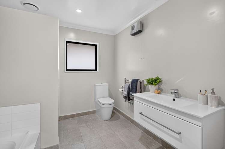 2/7 Gibbs Place Halswell_11