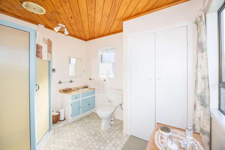 28 Gilbass Avenue Hamilton Lake_16