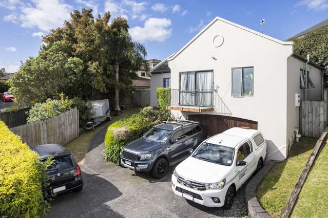 Fabulous Family Home with Harbour Views!