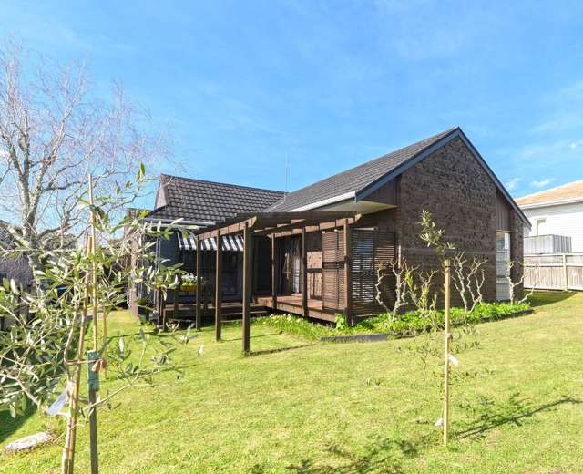 The Golden Kiwi House: A Story of Good Fortune