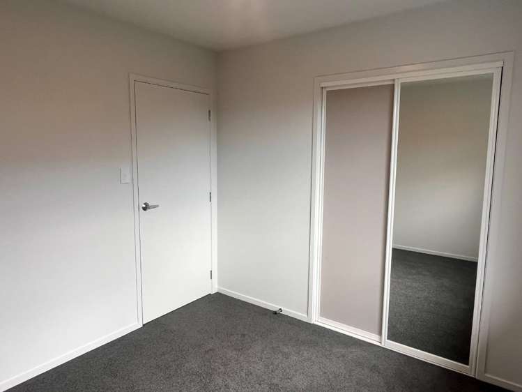 185 Faringdon Boulevard Rolleston_13