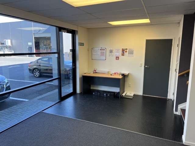 Unit D, 20 Cain Road Penrose_3