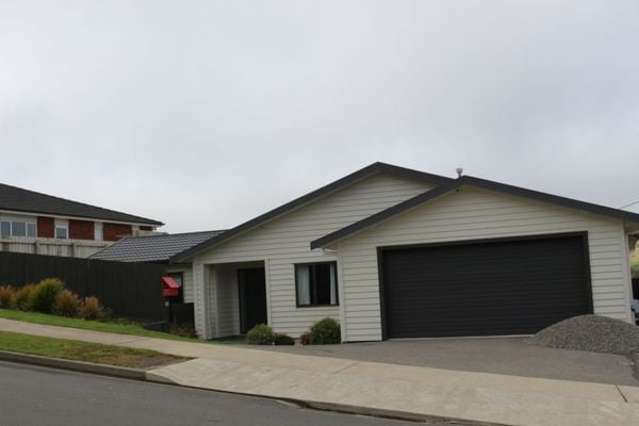 ROOM AVAILABLE IN CHURTON PARK – AVAILABLE FROM A