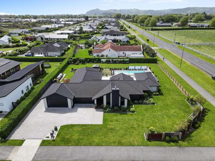 2 Alan Livingston Drive Cambridge_34