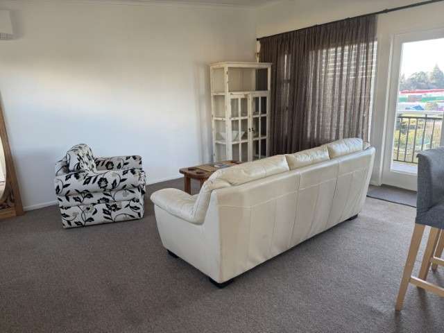 22 B Lloyd Street 2820_4