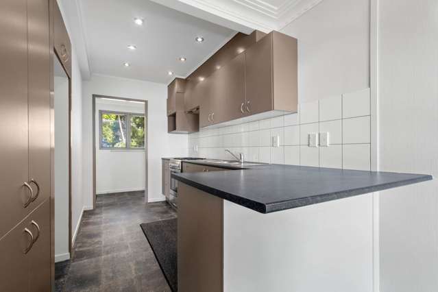 2/1 De Val Drive Titirangi_4