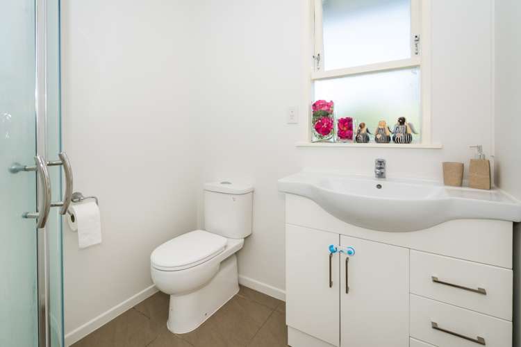 1/11 Ngatoa Place Glenfield_22