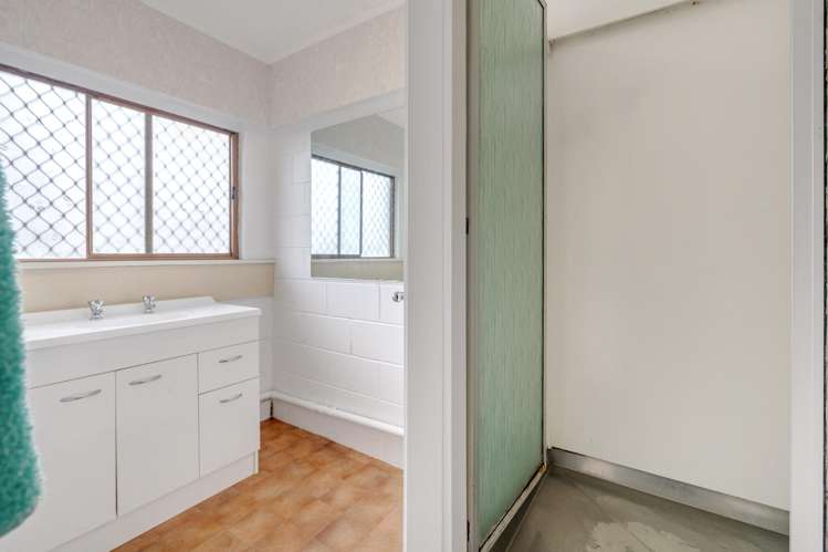 67 Beach Road Mellons Bay_23