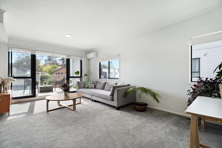 3/11 Carlos Drive Flat Bush_2