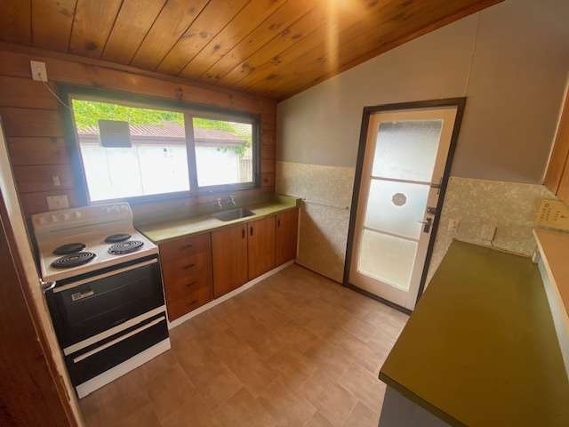 73A Lake Crescent 500063_1