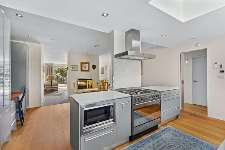 9/16 Beach Front Lane Browns Bay_12