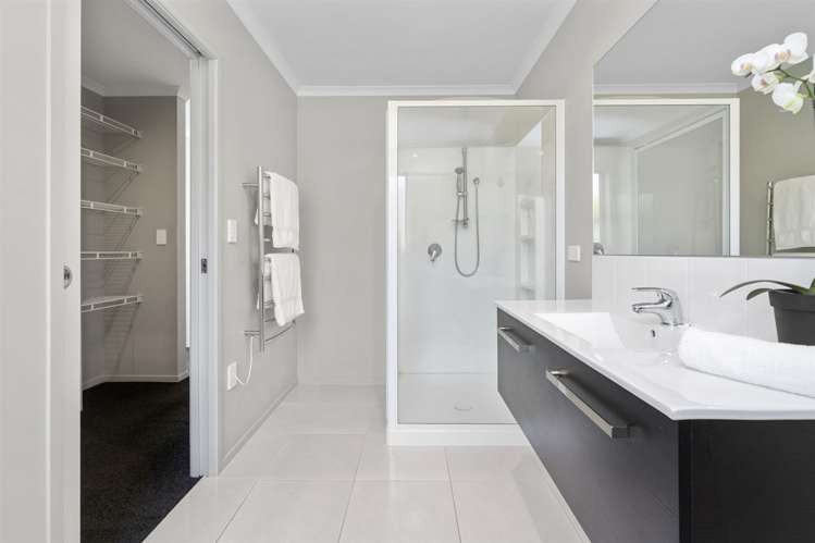 39 Plescher Crescent Leamington_11