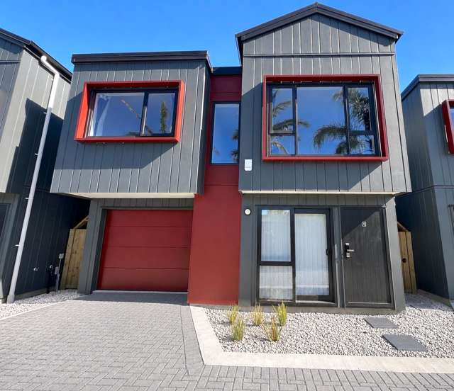 Brand-new freestanding 4-bedroom, 2.5-bathroom home offering modern comfort in the heart of Pakuranga.
