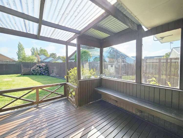 18 Regency Crescent Redwood_14