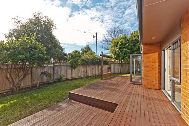 67 Fernhill Way Oteha_1