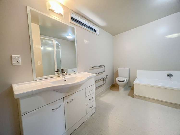 632 Beach Road Browns Bay_15