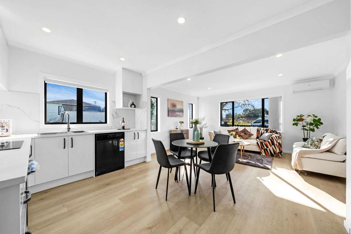 29 Railway Street West_5